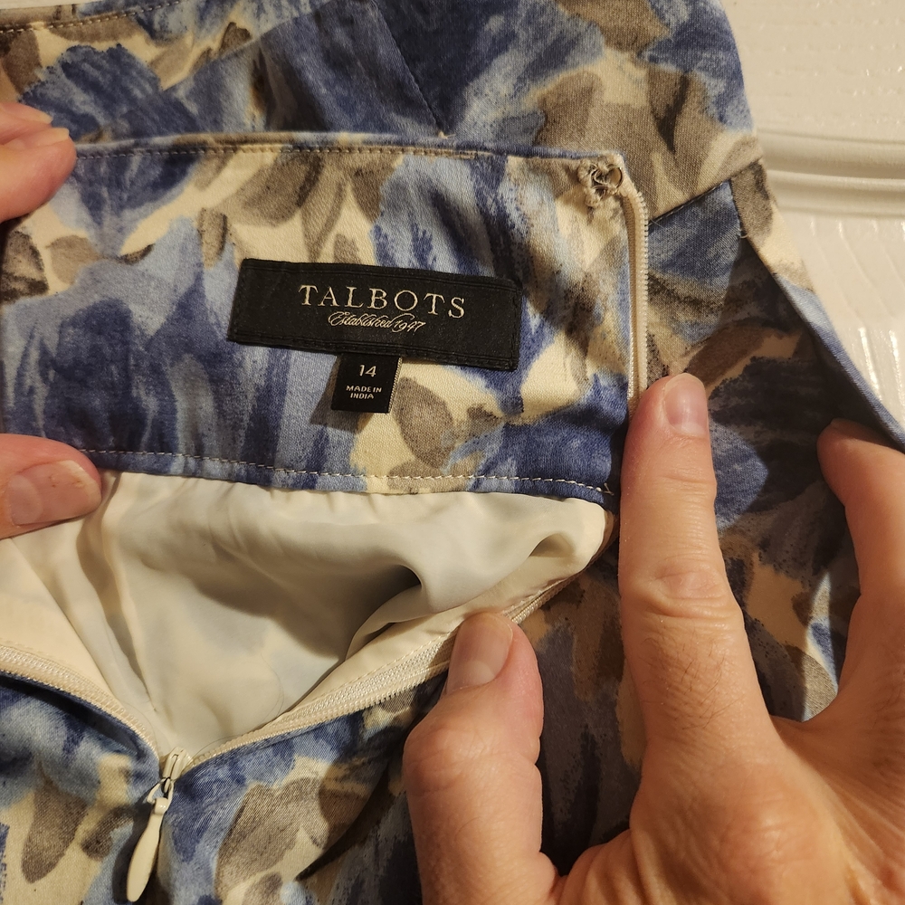 Talbots Blue and Cream Floral Circle Midi A-Line Skirt - Picture 4 of 4